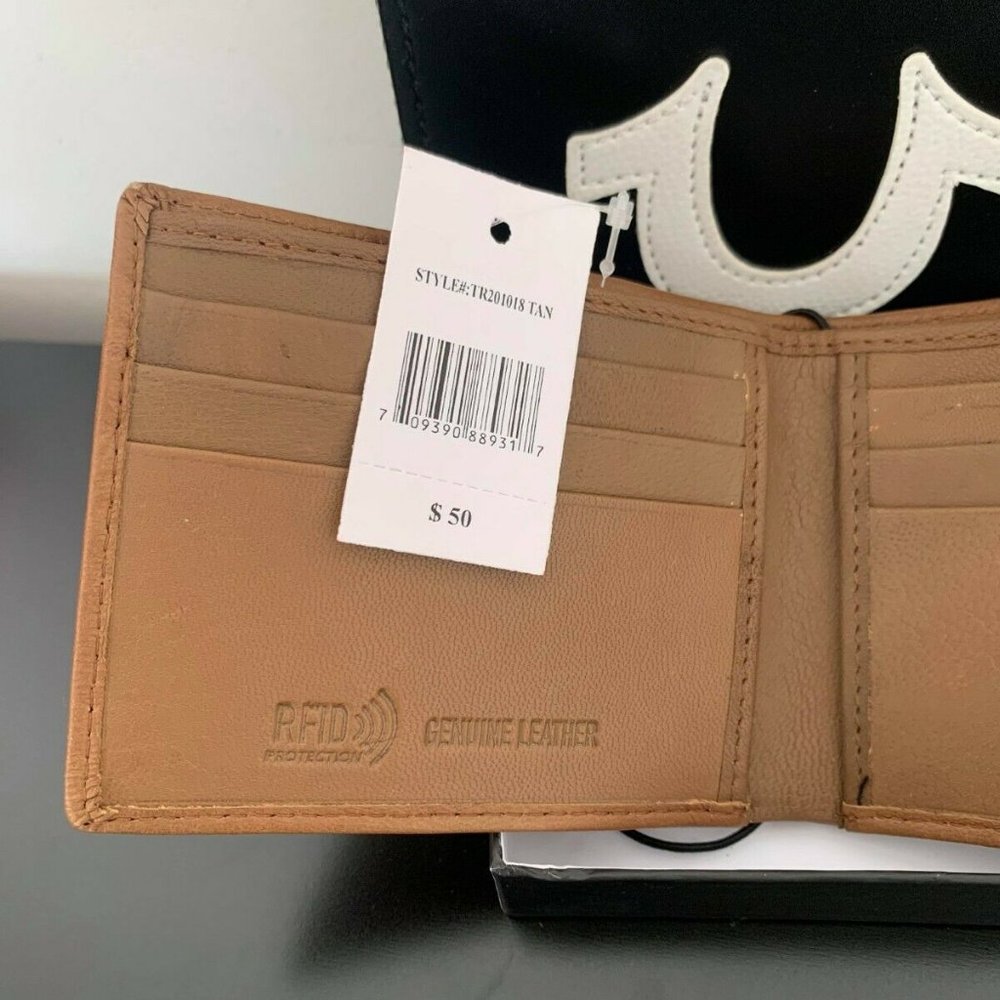 NIB True Religion Mens Leather Bifold Wallet Yurt